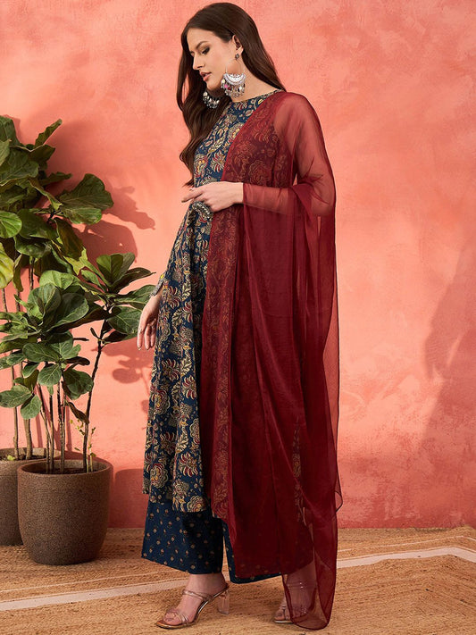 Floral printed boat neck pure cotton kurta with palazzos and dupatta for women, view 3