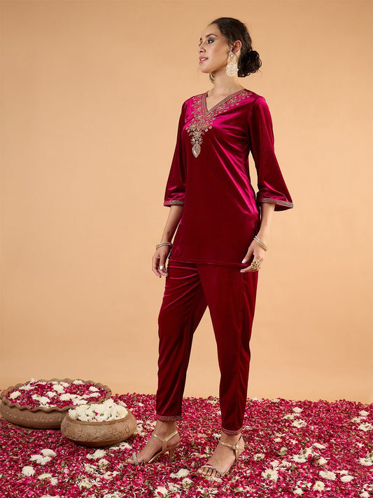 Women Ethnic Motifs Embroidered Kurti with Trousers