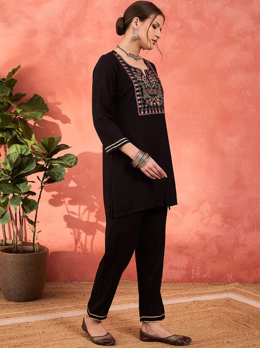 Women Floral Embroidered V-Neck Kurta with Salwar
