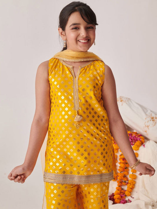 Girls Floral Printed Regular Gotta Patti Kurta Sharara With Dupatta