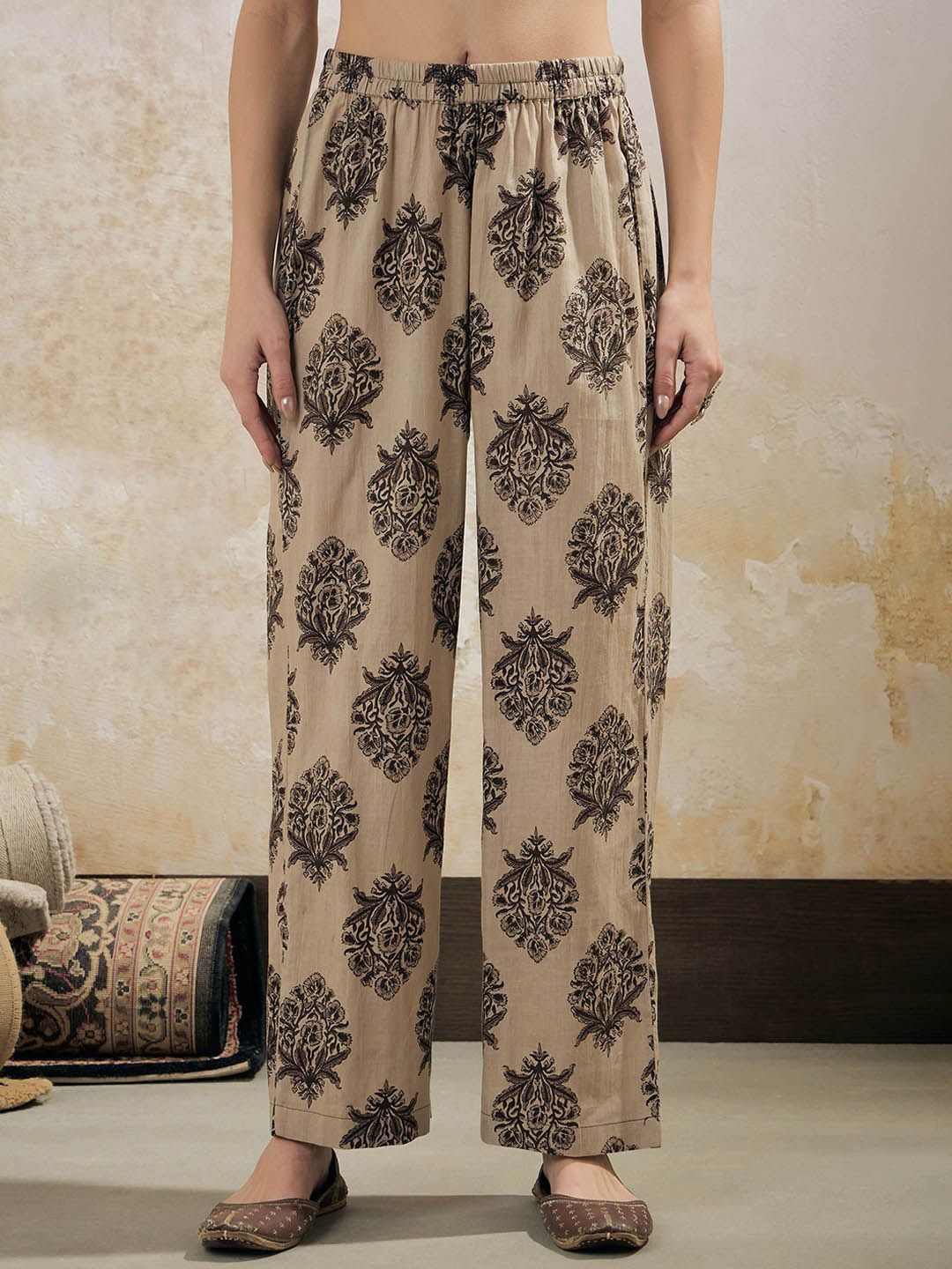 Floral Printed Sweetheart Neck Pure Cotton Straight Kurta With Trousers & Dupatta