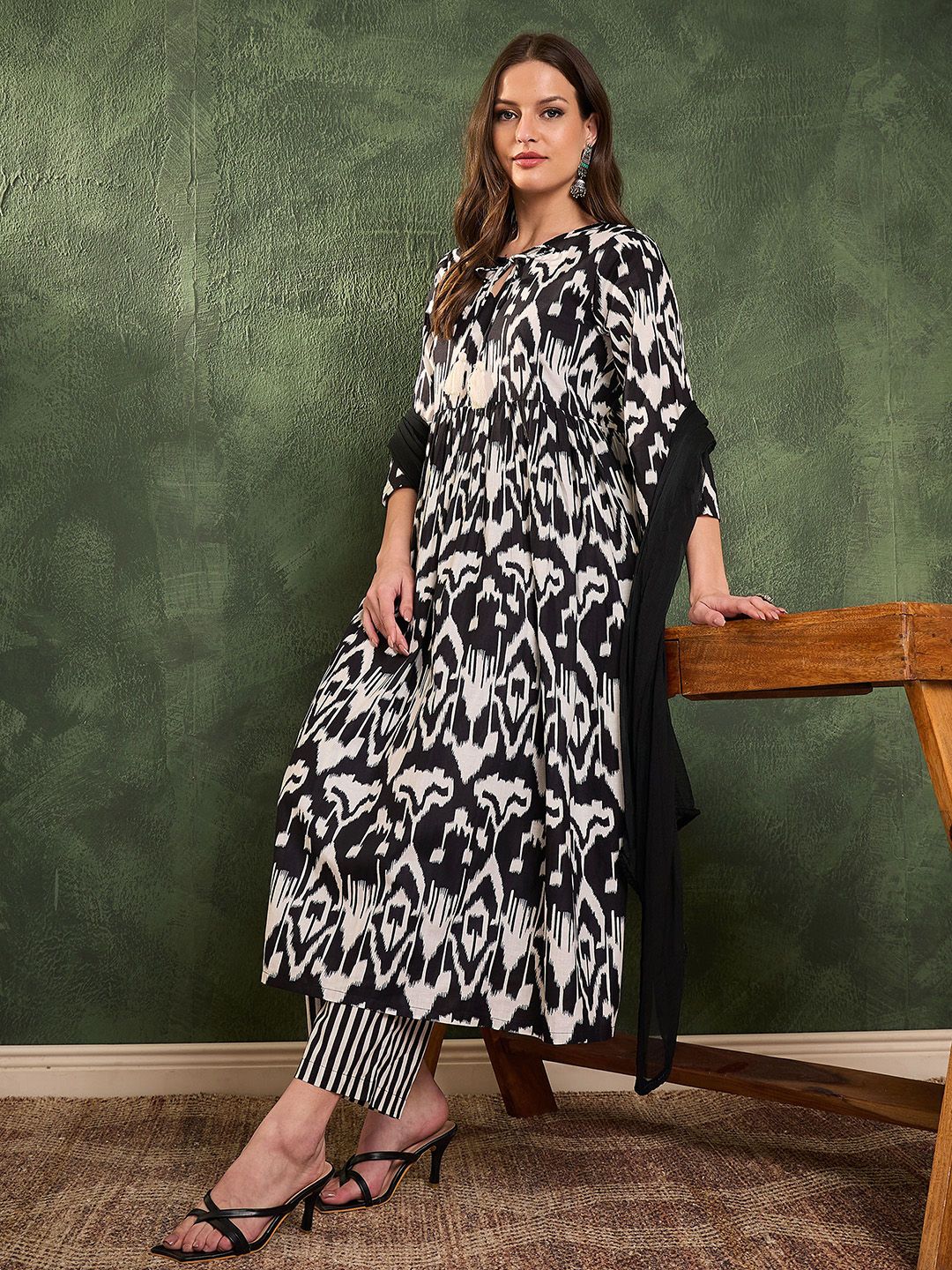 Women Abstract Printed Regular Pure Cotton A-Line Calf Length Kurta Set