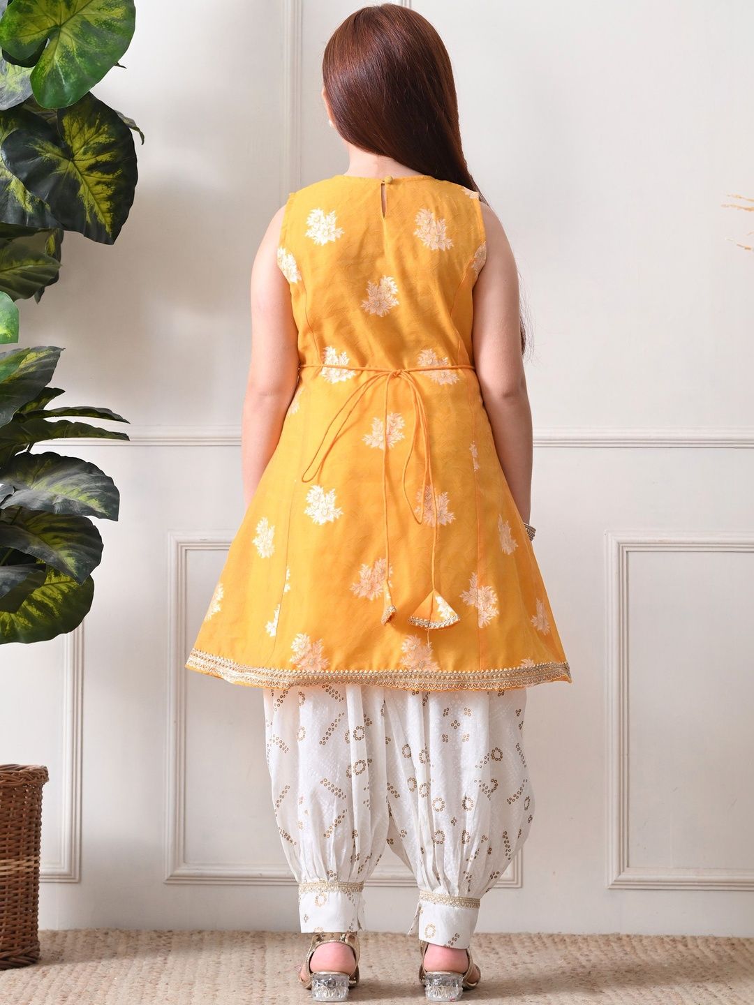 House of Pataudi Self Design V-Neck Kurta & Patiala Kurta Set