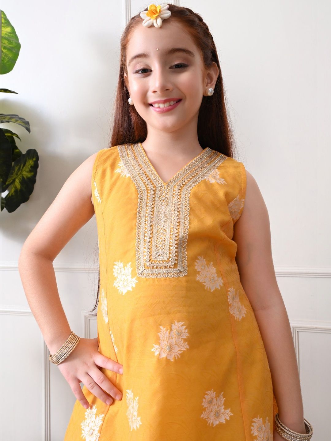 House of Pataudi Self Design V-Neck Kurta & Patiala Kurta Set