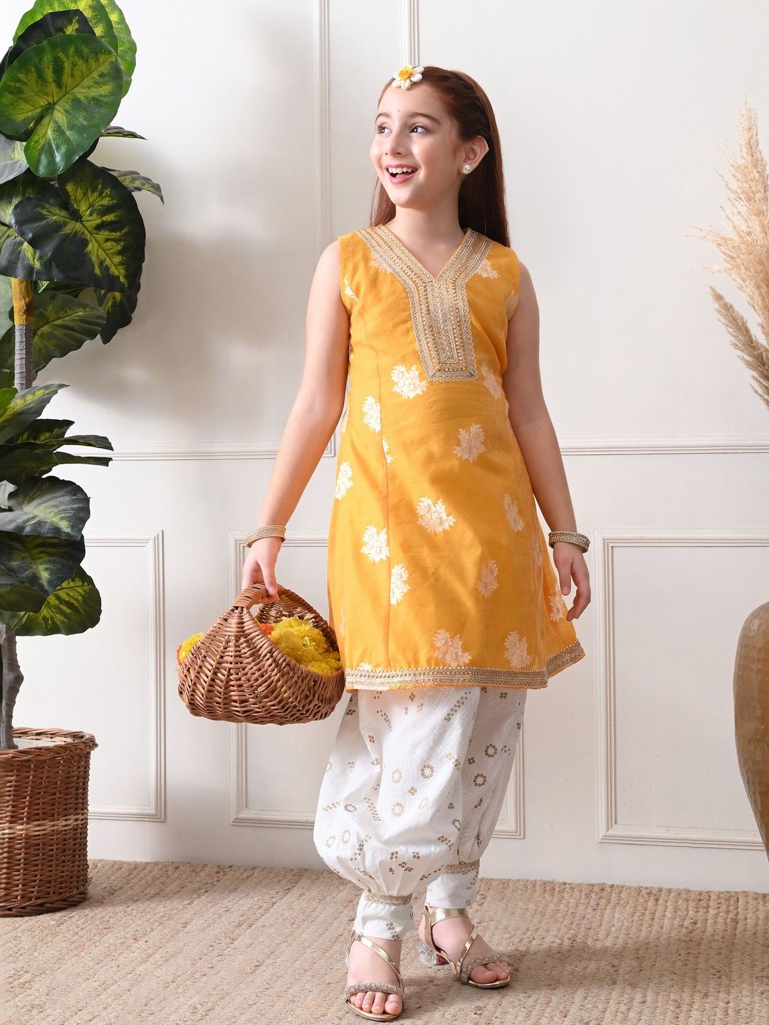 House of Pataudi Self Design V-Neck Kurta & Patiala Kurta Set