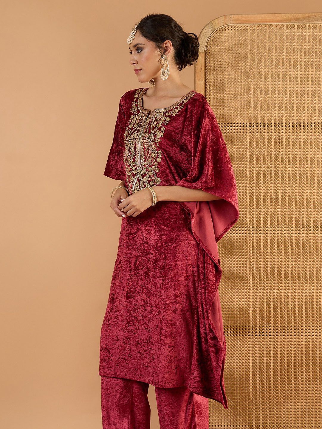 Embroidered V-Neck Grandeur & Majestic Artwork Zari Kaftan Kurta