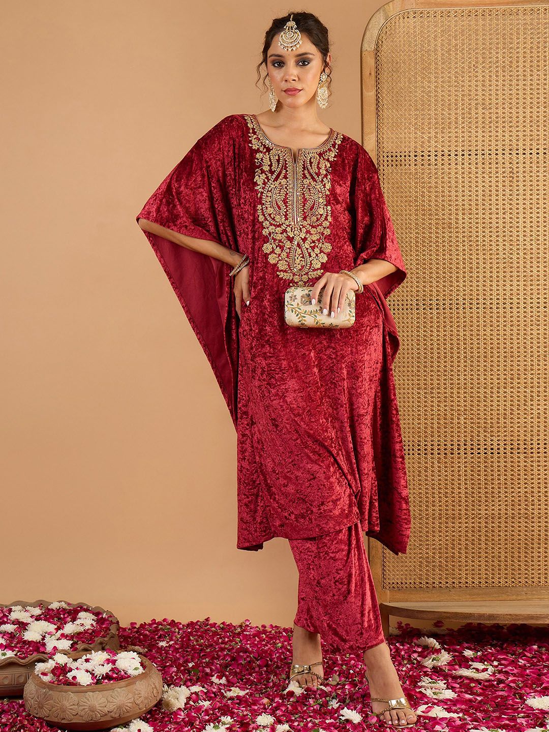 Embroidered V-Neck Grandeur & Majestic Artwork Zari Kaftan Kurta