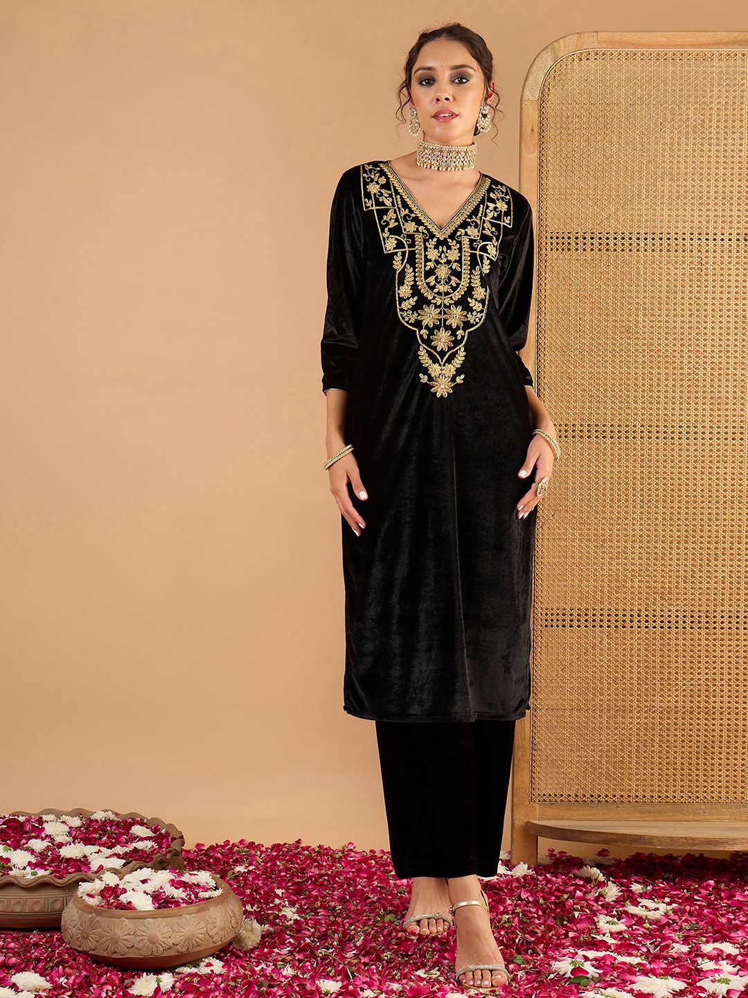 Ethnic Motifs Embroidered Round Neck Regular Zari Kurta With Palazzos
