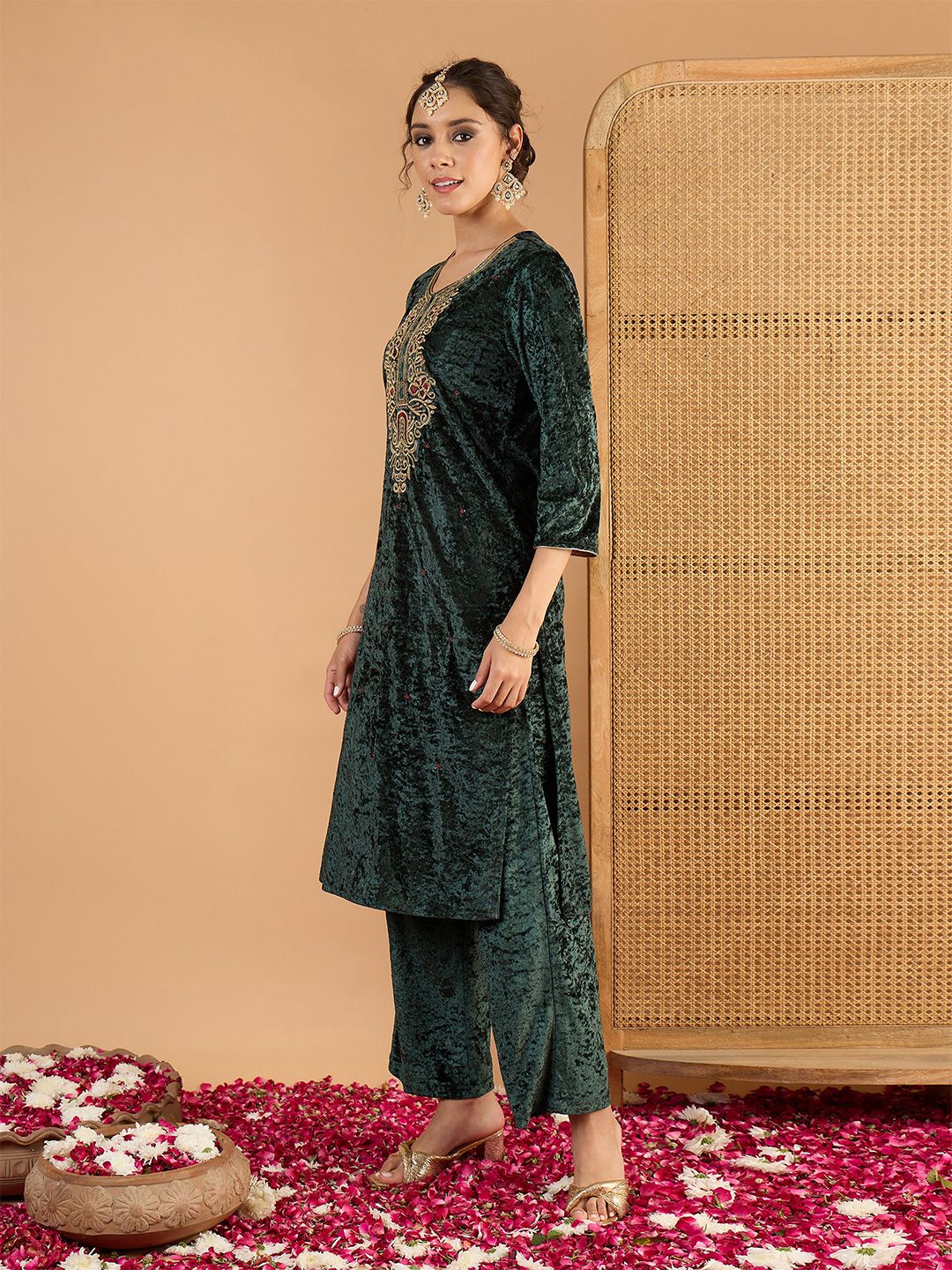 Ethnic Motifs Embroidered Round Neck Regular Zari Kurta with Palazzos