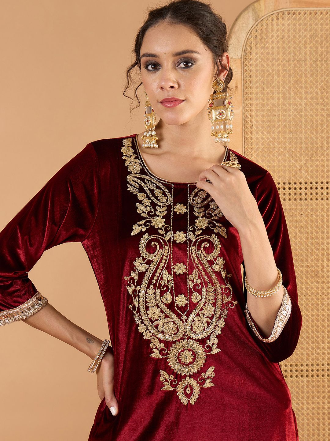Ethnic Motifs Embroidered Straight Zari Work Kurta With Pencil Pants