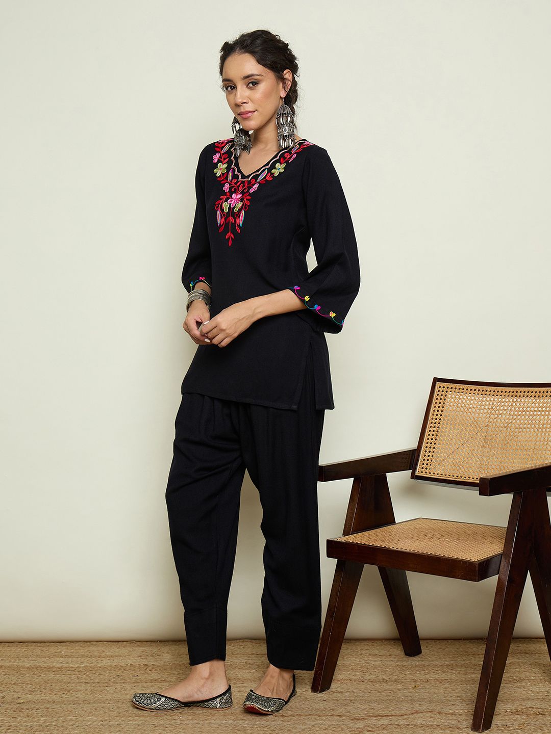 Floral Embroidered Regular Thread Work Woollen Kurta with Trousers