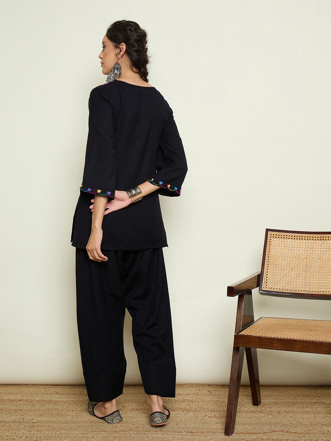 Floral Embroidered Regular Thread Work Woollen Kurta with Trousers