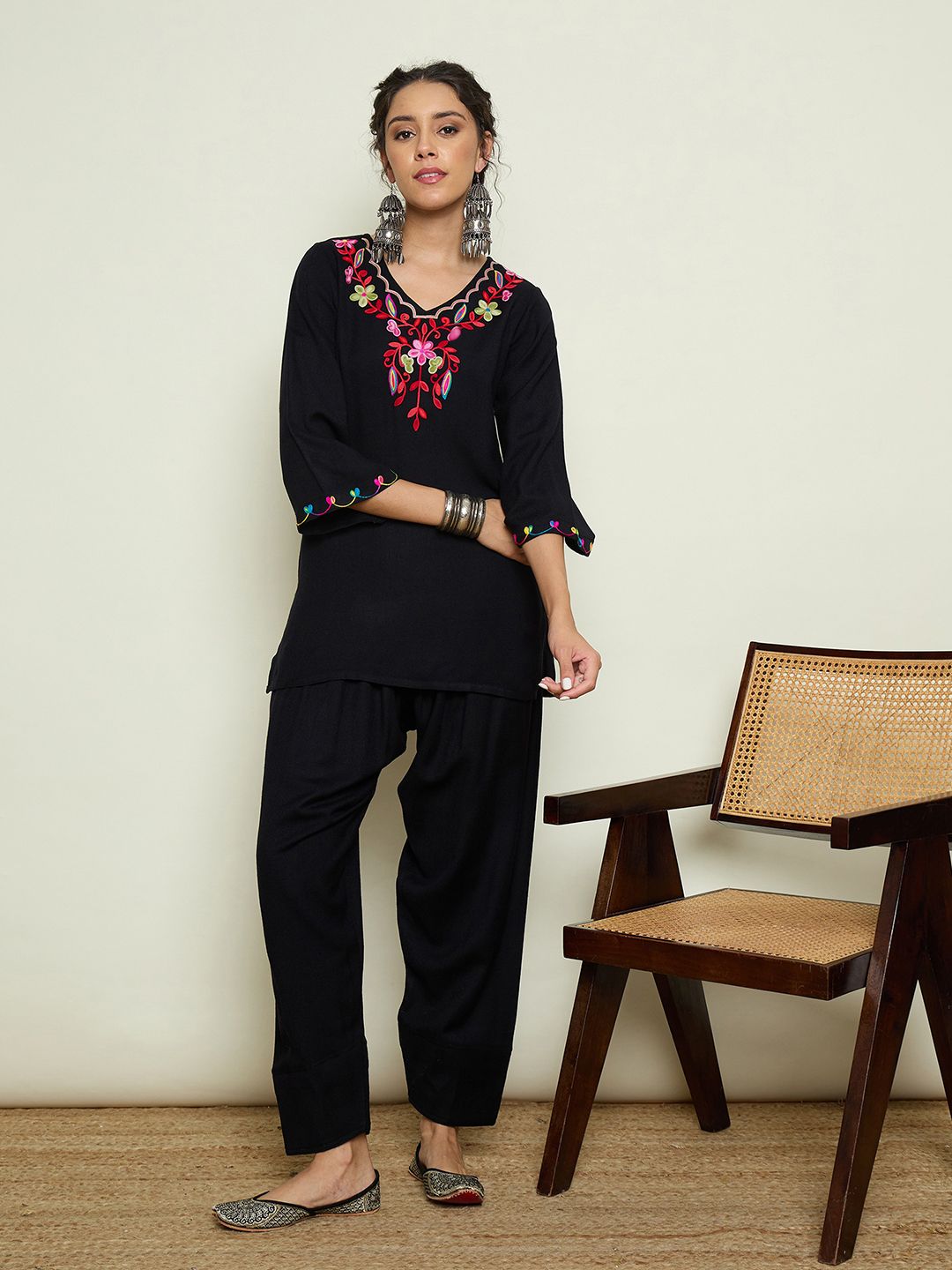 Floral Embroidered Regular Thread Work Woollen Kurta with Trousers