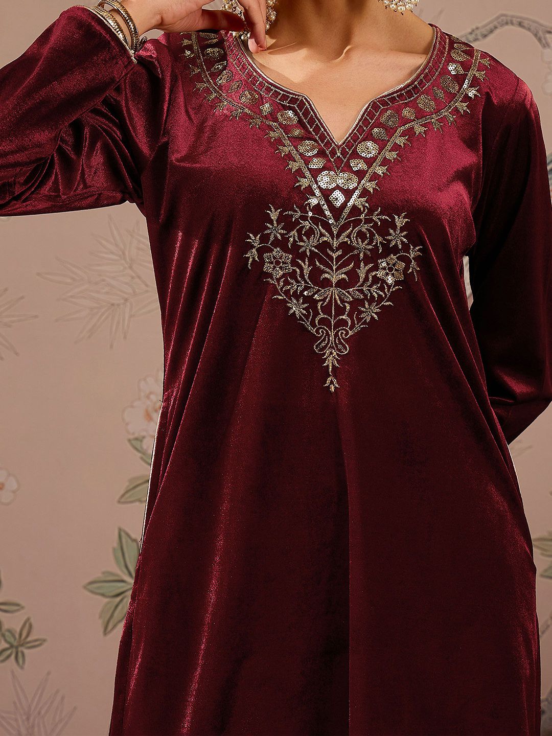 Floral Embroidered Round Neck Long Sleeves Regular Velvet Kurta