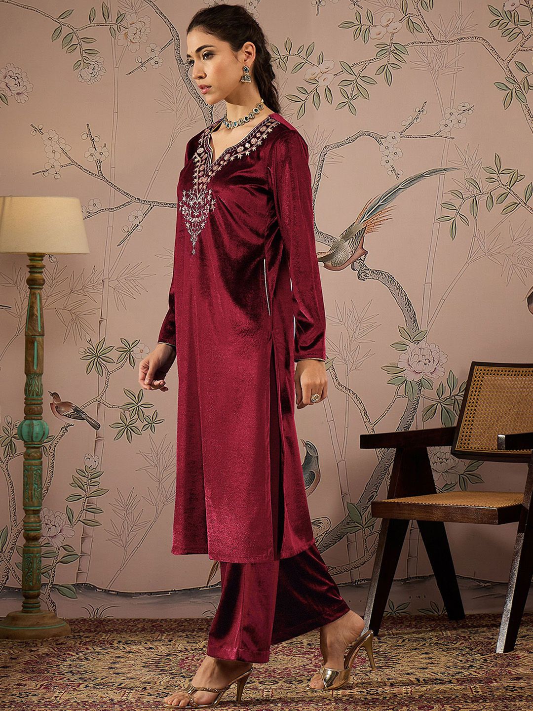 Floral Embroidered Round Neck Long Sleeves Regular Velvet Kurta