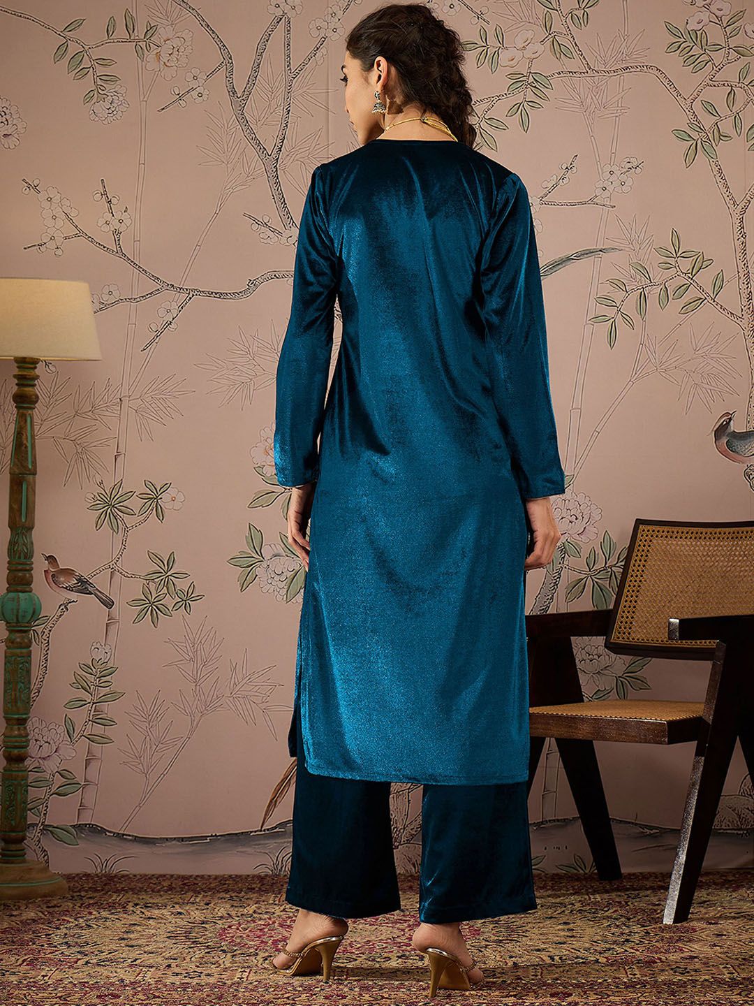 Floral Embroidered Round Neck Long Sleeves Regular Velvet Kurta