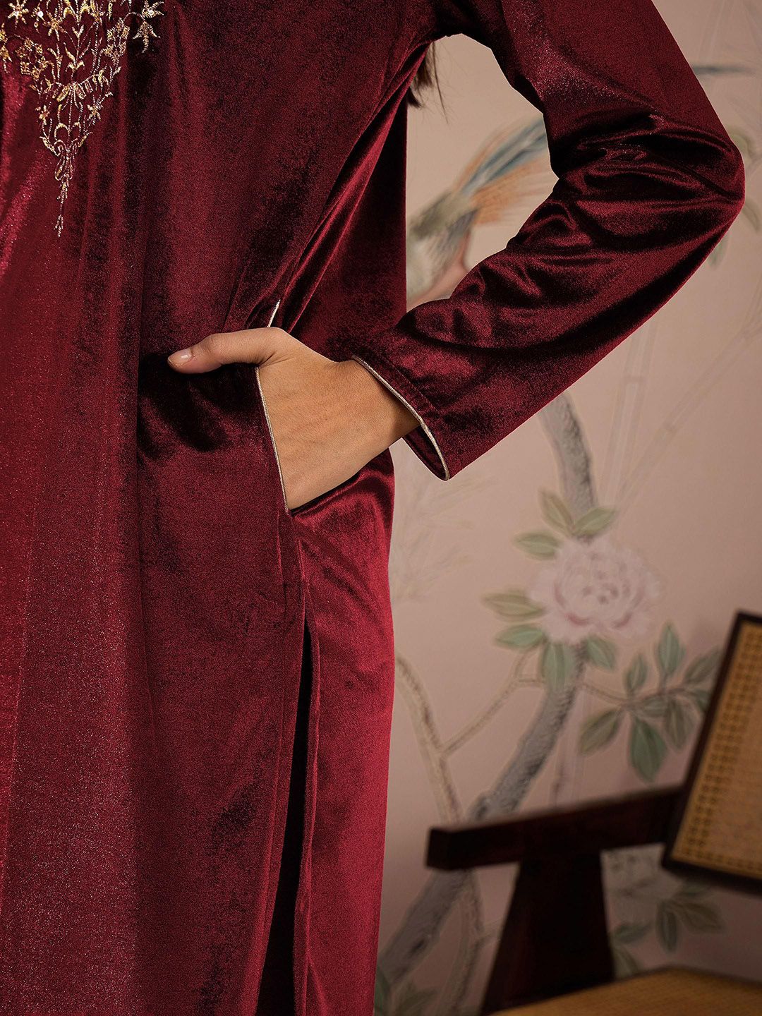 Floral Embroidered Round Neck Long Sleeves Regular Velvet Kurta