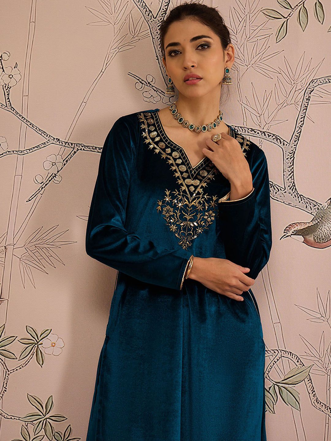 Floral Embroidered Round Neck Long Sleeves Regular Velvet Kurta