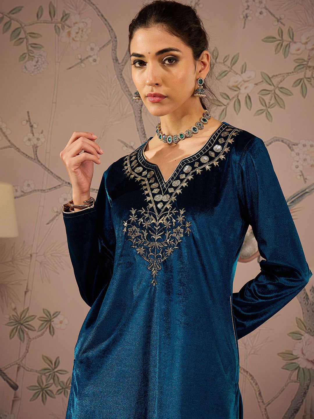 Floral Embroidered Round Neck Long Sleeves Regular Velvet Kurta