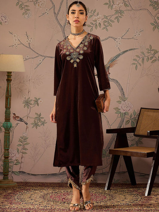 Floral embroidered V-neck three-quarter sleeve velvet kurta for women