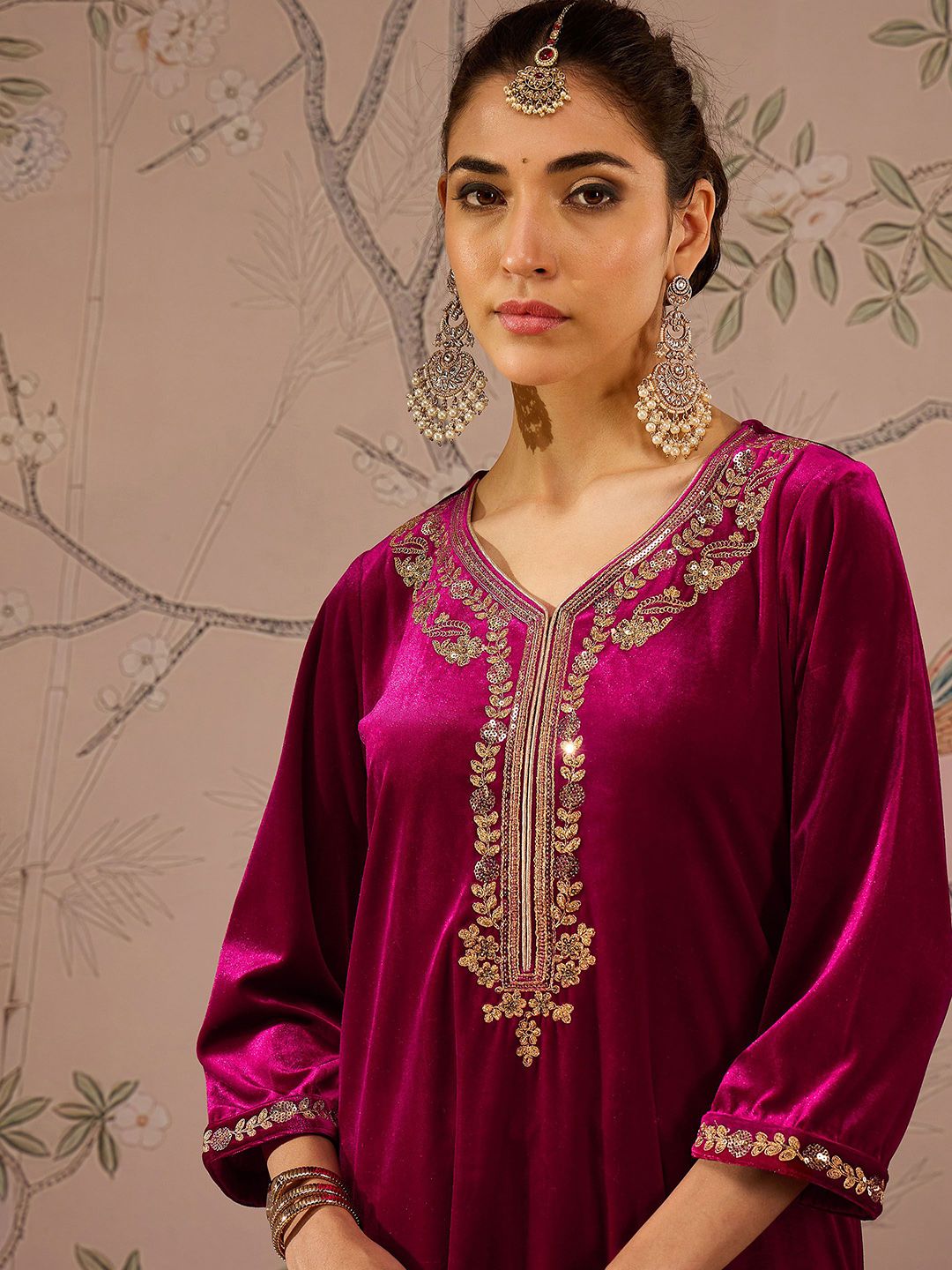 Floral Embroidered V-Neck Three-Quarter Sleeves Sequinned Velvet Kurta