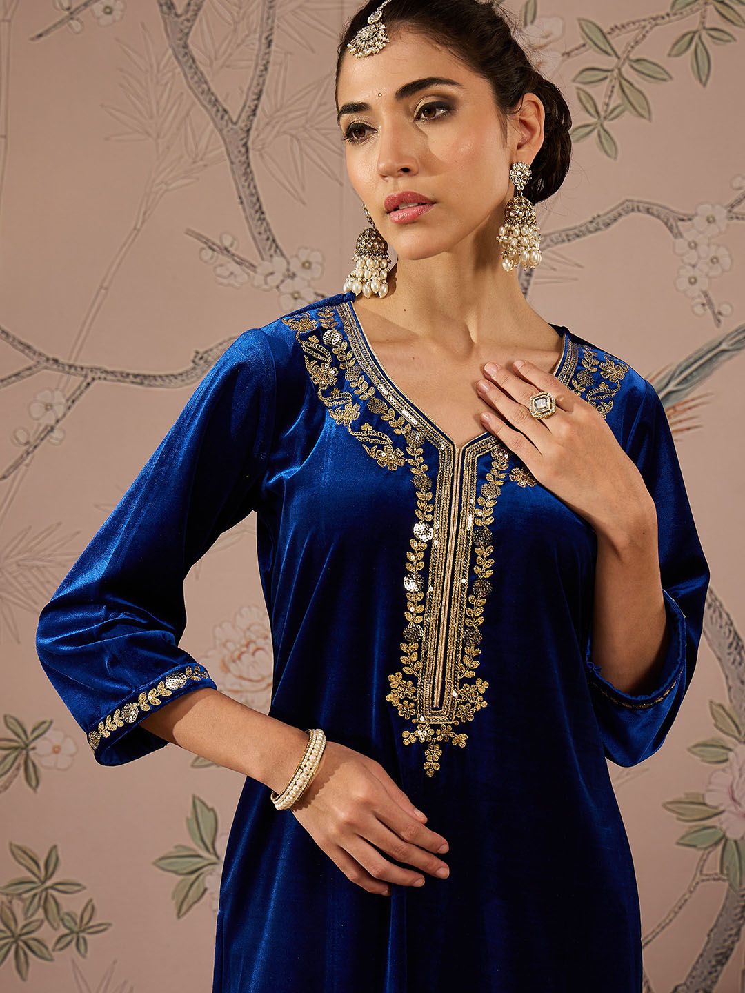 Floral Embroidered V-Neck Three-Quarter Sleeves Sequinned Velvet Kurta