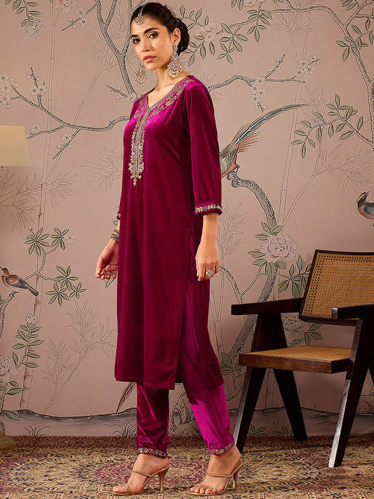 Floral Embroidered V-Neck Three-Quarter Sleeves Sequinned Velvet Kurta