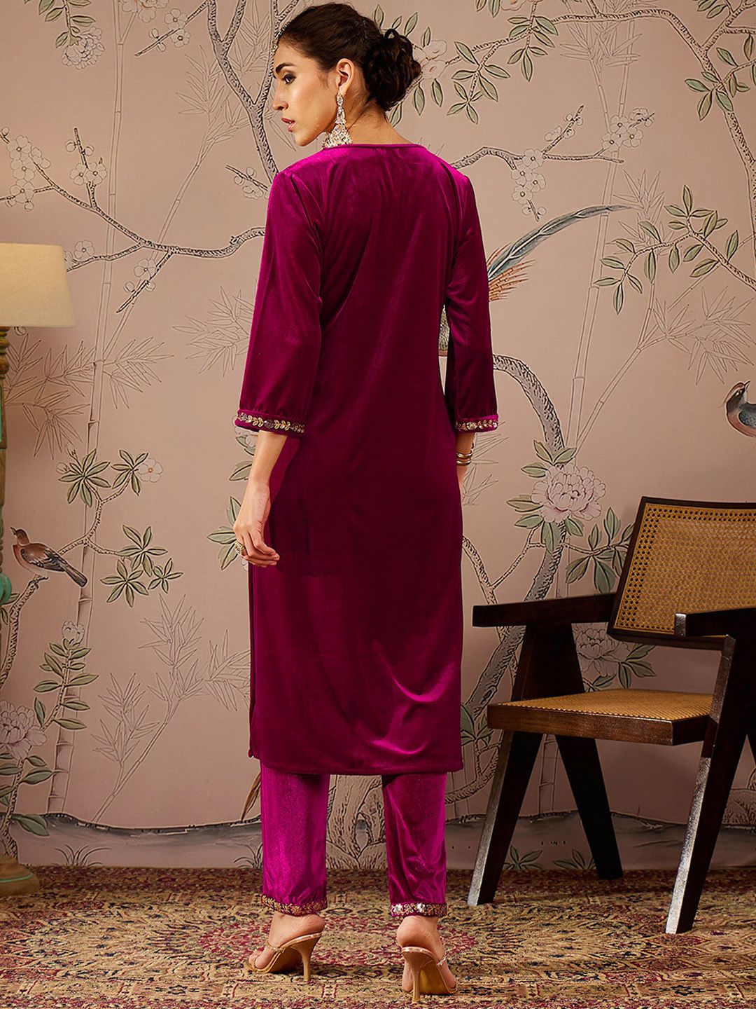 Floral Embroidered V-Neck Three-Quarter Sleeves Sequinned Velvet Kurta