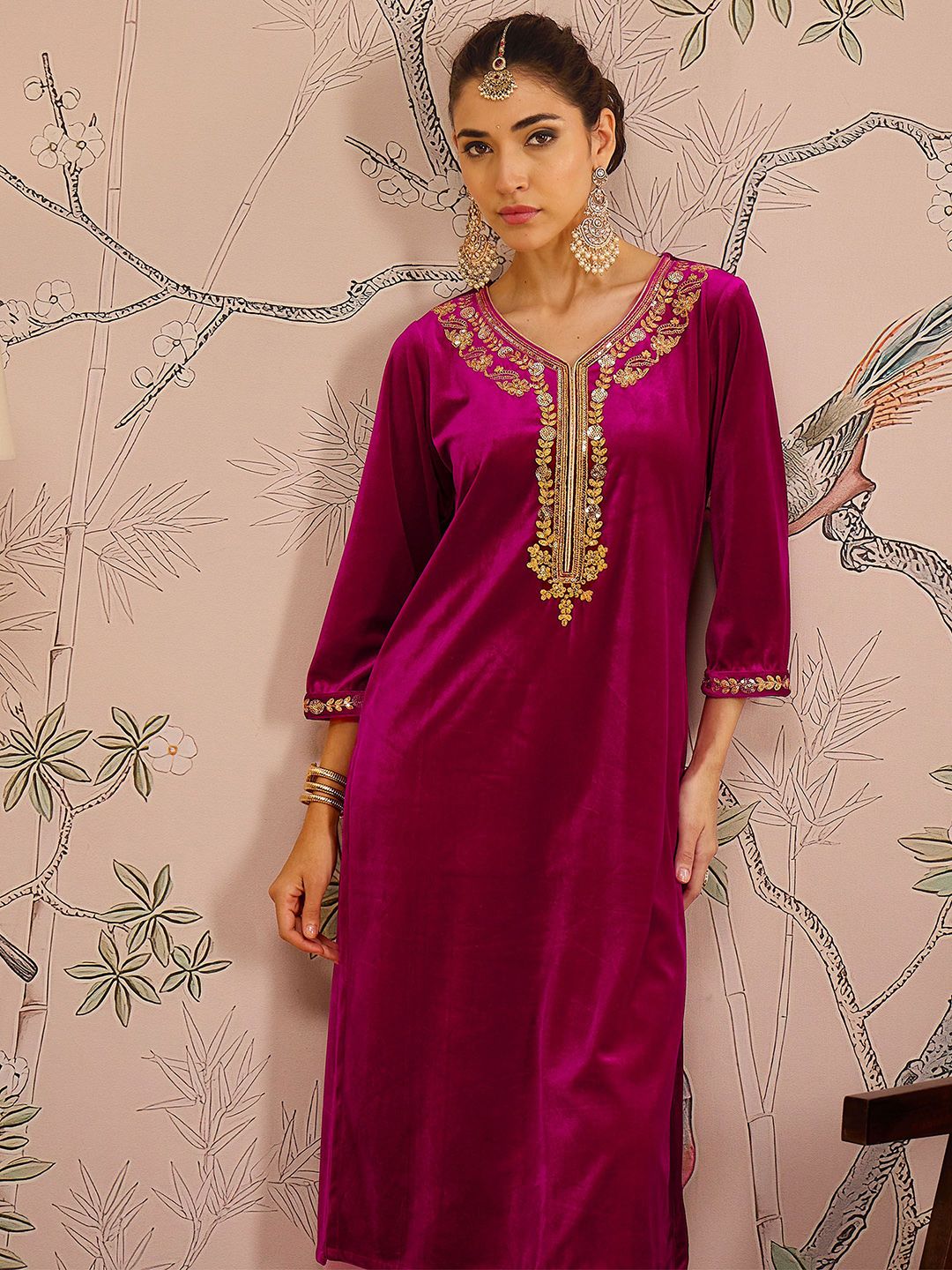 Floral Embroidered V-Neck Three-Quarter Sleeves Sequinned Velvet Kurta