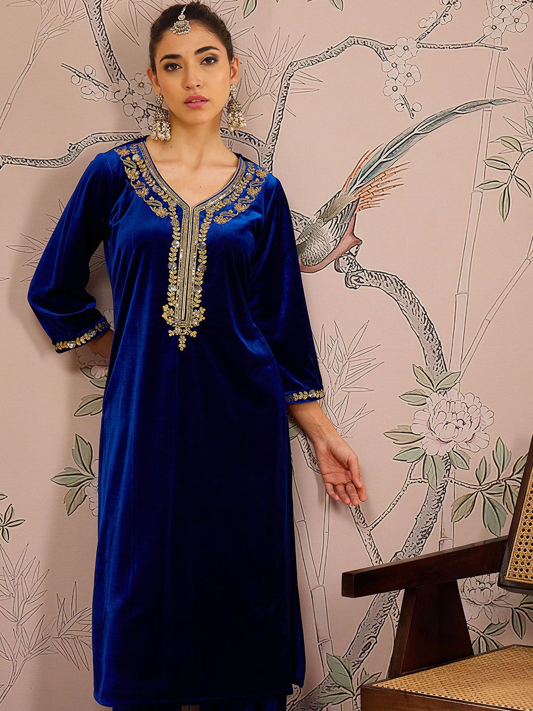 Floral Embroidered V-Neck Three-Quarter Sleeves Sequinned Velvet Kurta