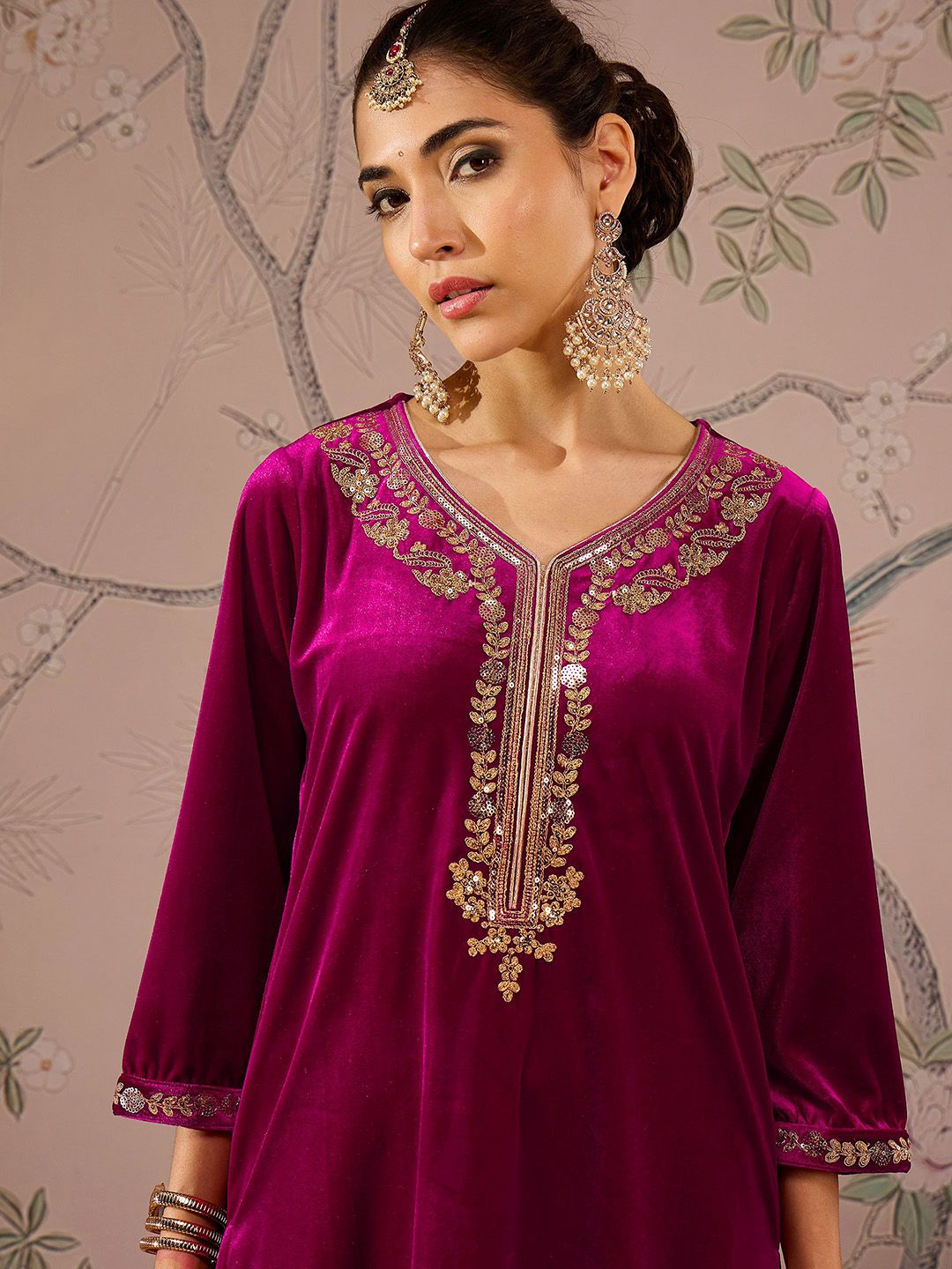 Floral Embroidered V-Neck Three-Quarter Sleeves Sequinned Velvet Kurta