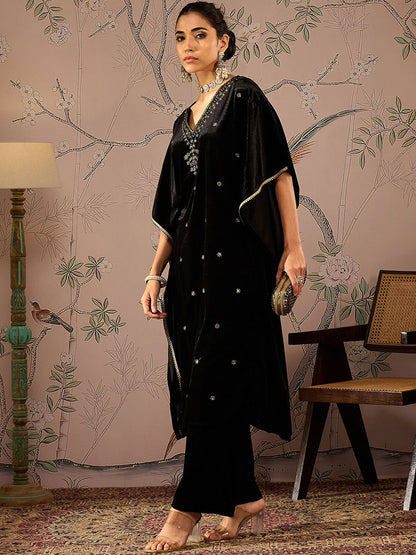 Floral Embroidered Velvet Kurta With Trousers