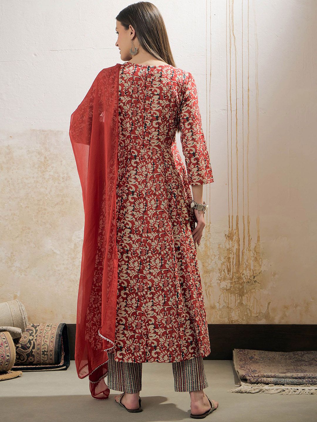 Floral Printed Notch Neck Pure Cotton Kurta With Trousers & Dupatta
