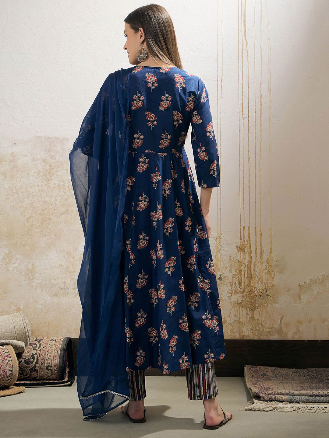 Floral Printed Notch Neck Pure Cotton Kurta With Trousers & Dupatta