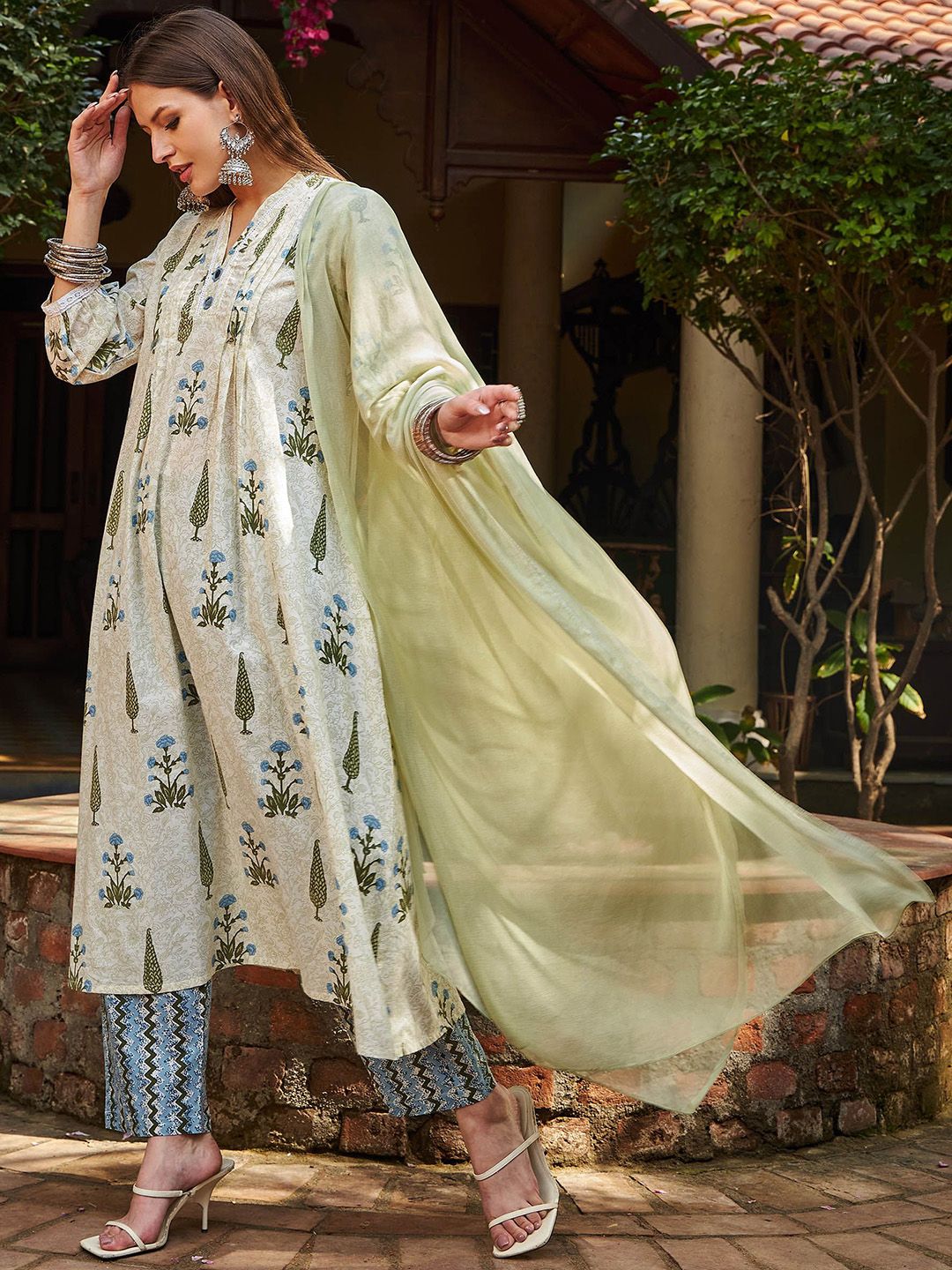 Floral Printed V-Neck Empire Pure Cotton Kurta With Trousers & Dupatta
