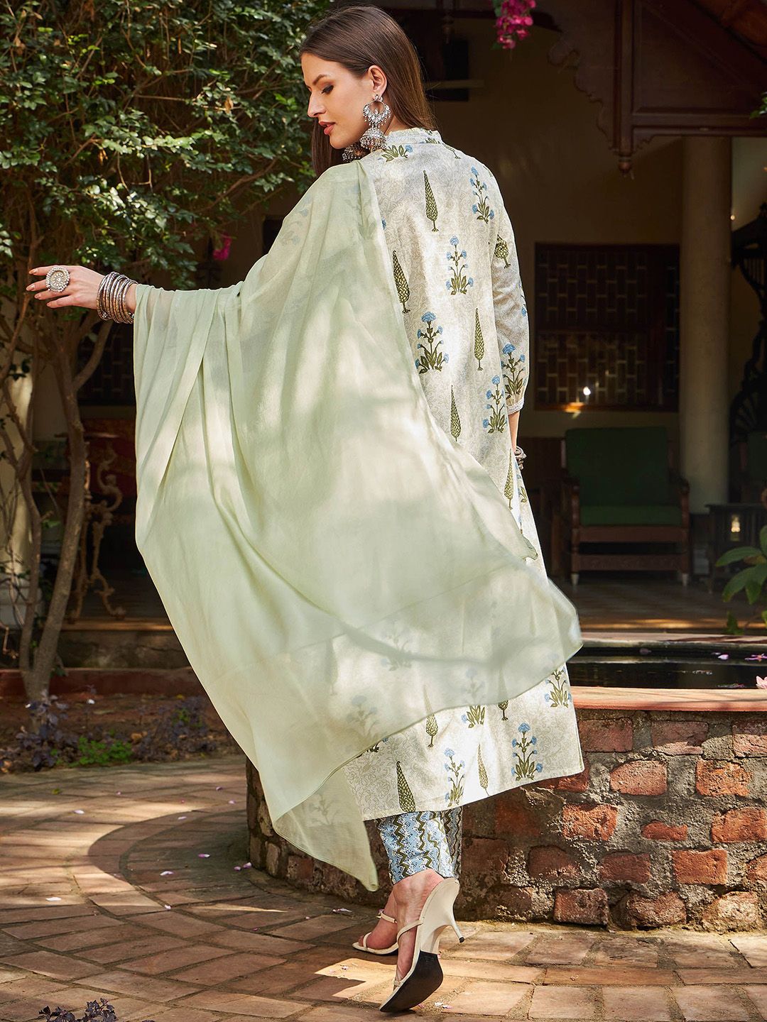 Floral Printed V-Neck Empire Pure Cotton Kurta With Trousers & Dupatta