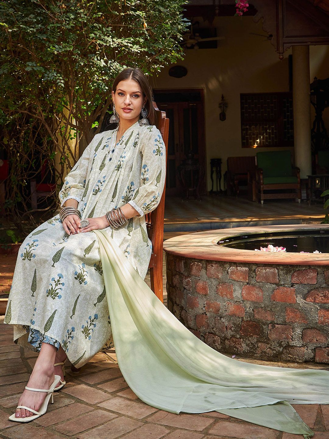 Floral Printed V-Neck Empire Pure Cotton Kurta With Trousers & Dupatta