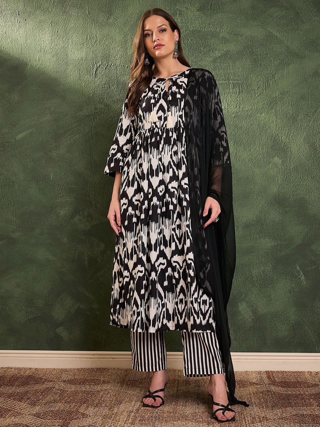 Women Abstract Printed Regular Pure Cotton A-Line Calf Length Kurta Set