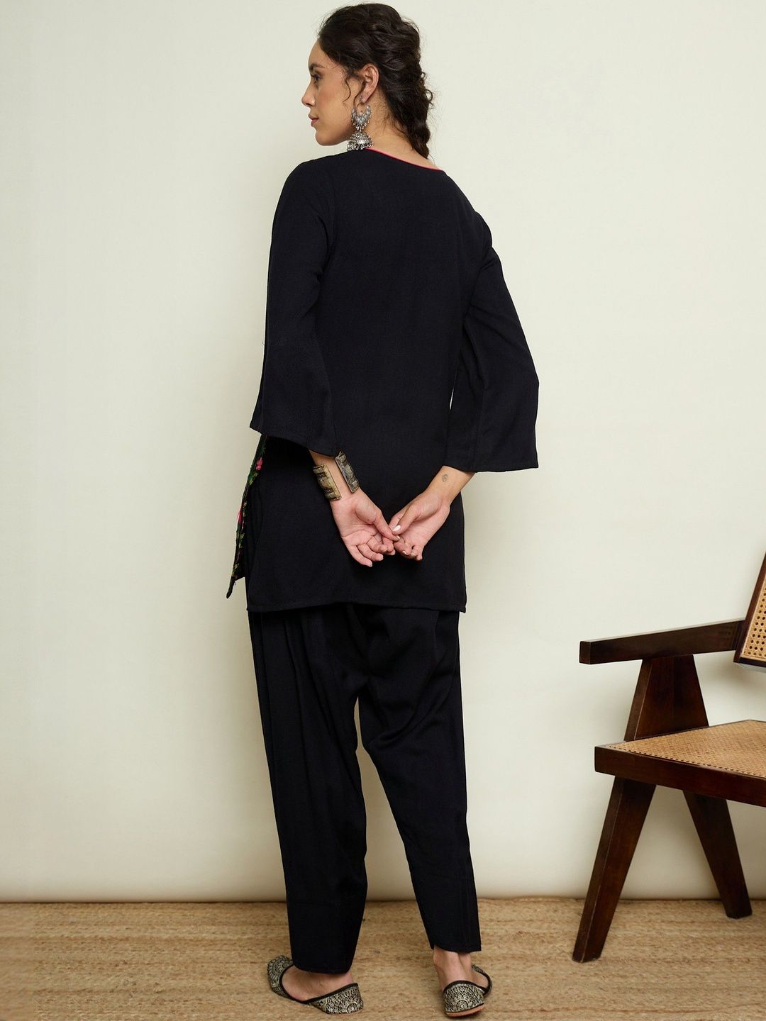 Women Embroidered Regular Thread Work Woollen Kurta with Trousers
