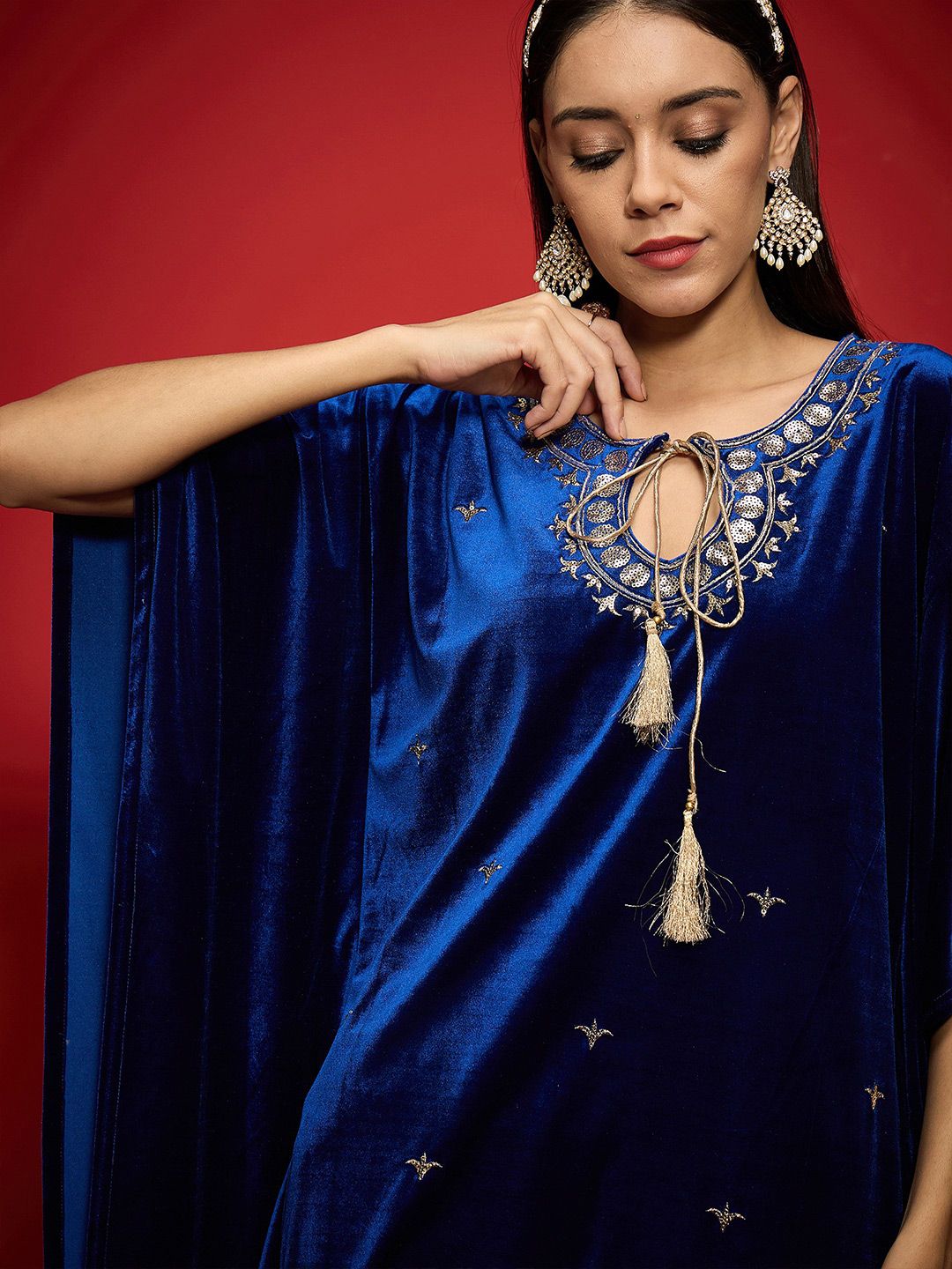 Women Embroidered Thread Work Grandeur & Majestic Artwork Velvet Kaftan Kurta