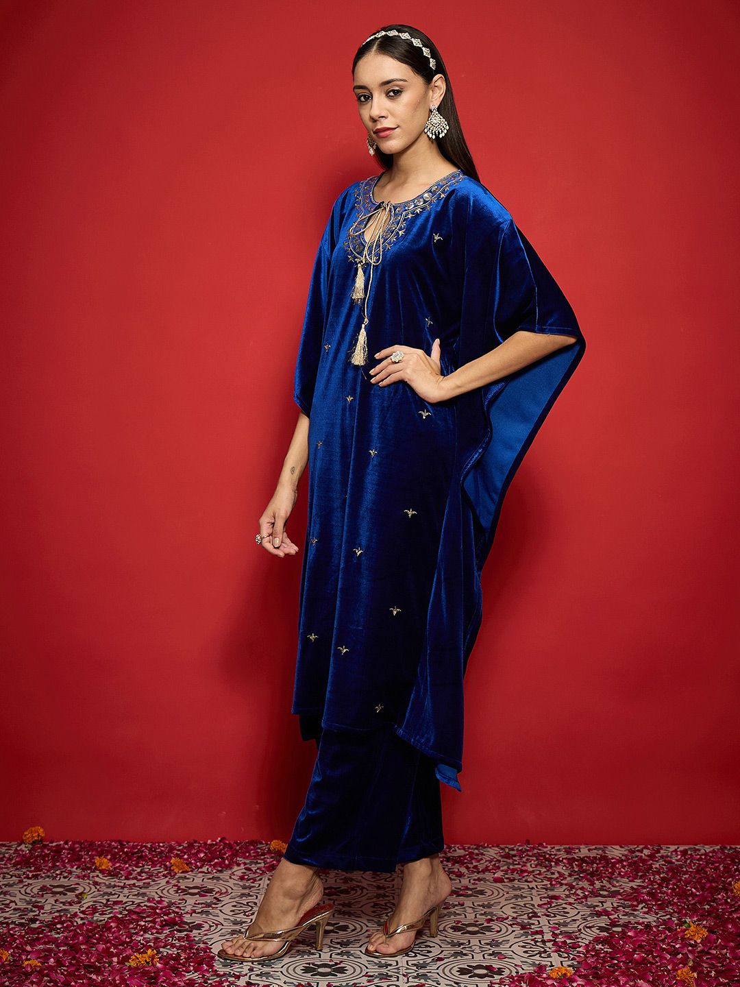 Women Embroidered Thread Work Grandeur & Majestic Artwork Velvet Kaftan Kurta
