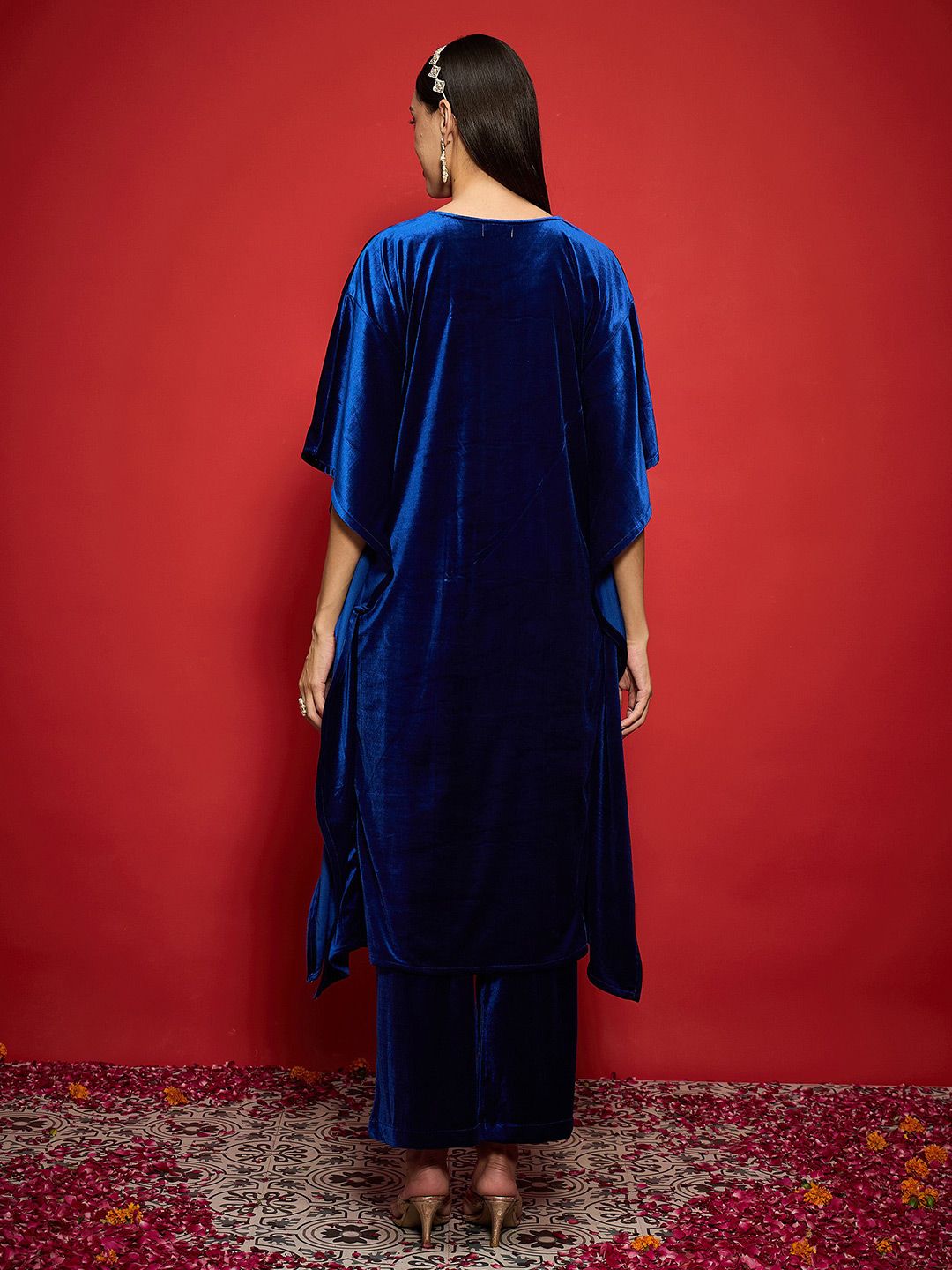 Women Embroidered Thread Work Grandeur & Majestic Artwork Velvet Kaftan Kurta