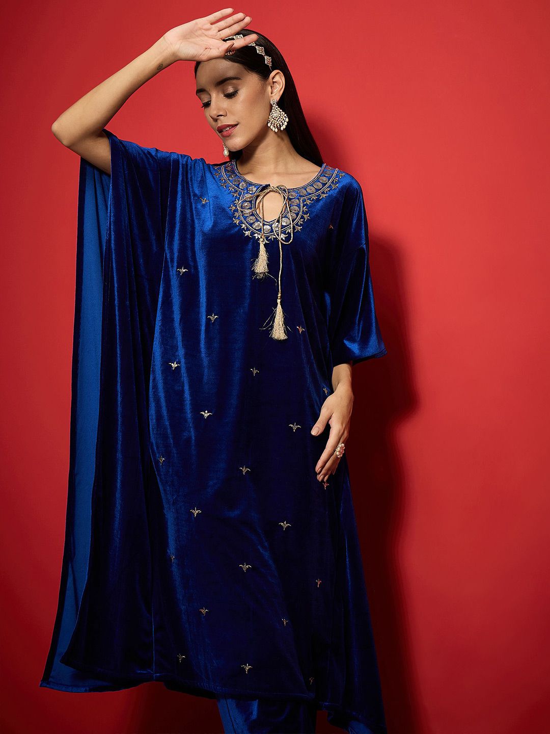 Women Embroidered Thread Work Grandeur & Majestic Artwork Velvet Kaftan Kurta