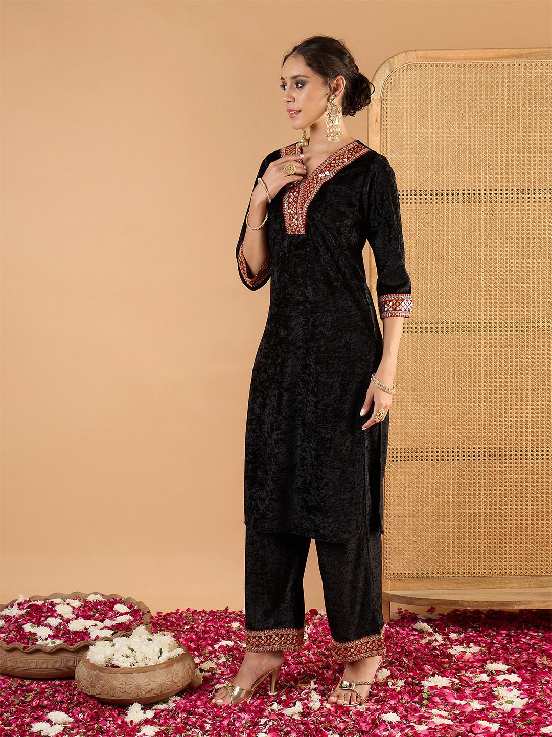 Women Ethnic Motifs Embroidered Kurta with Palazzo