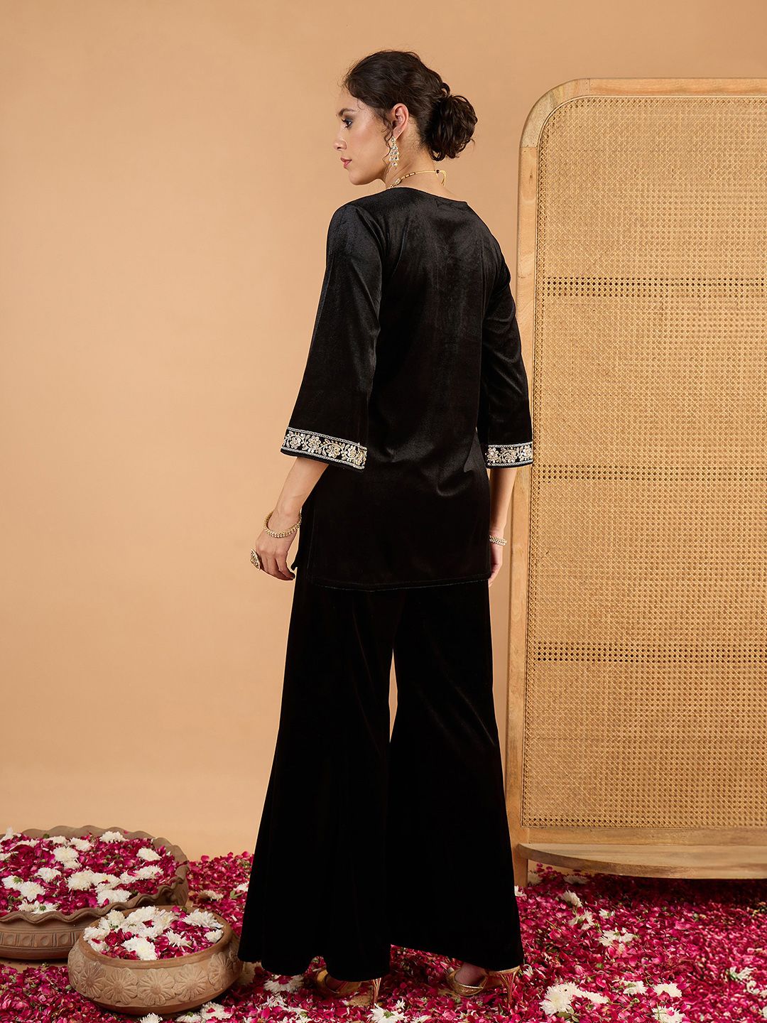 Women Ethnic Motifs Embroidered Kurta with Palazzo