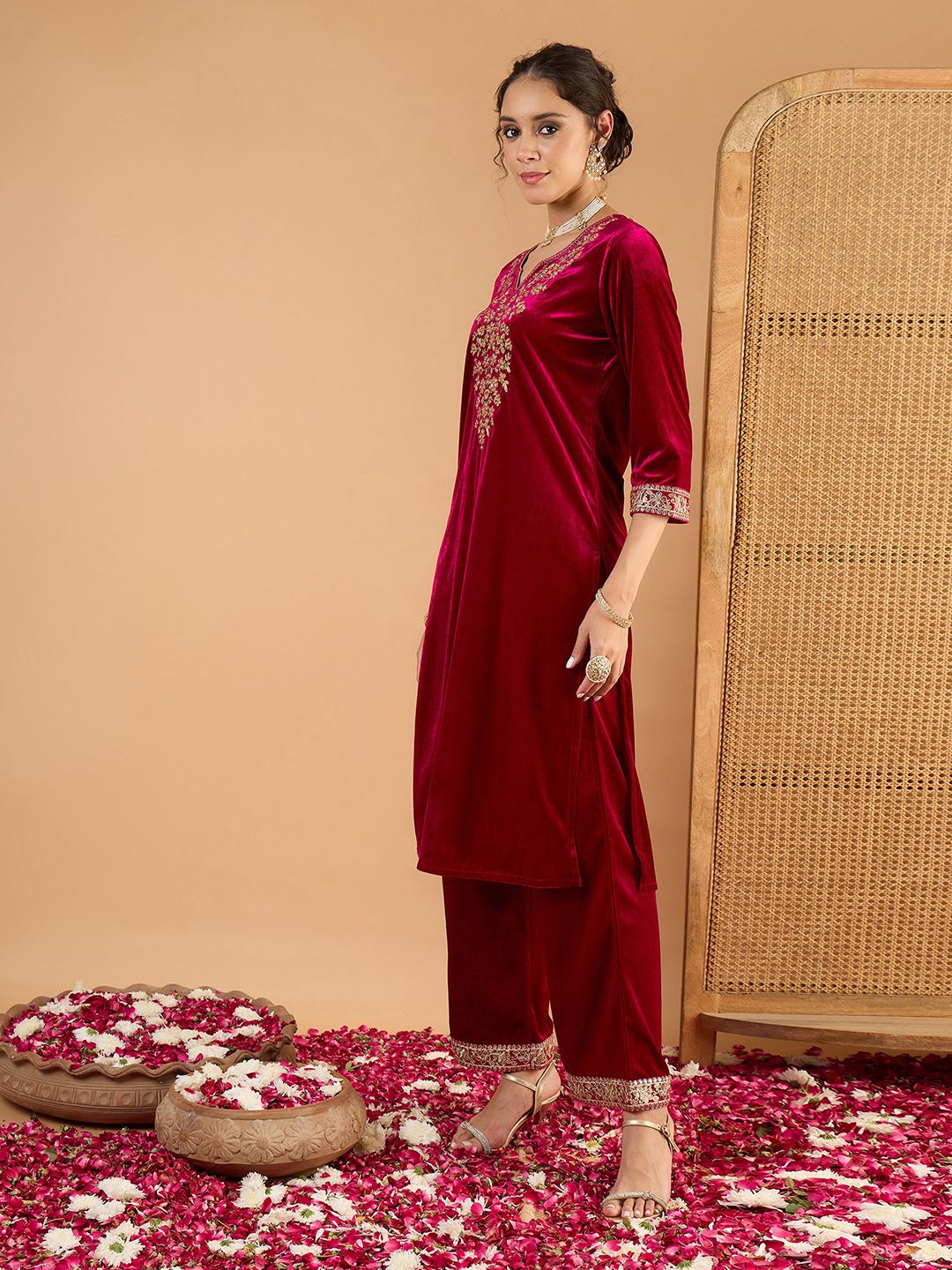 Women Ethnic Motifs Embroidered Kurta with Trousers