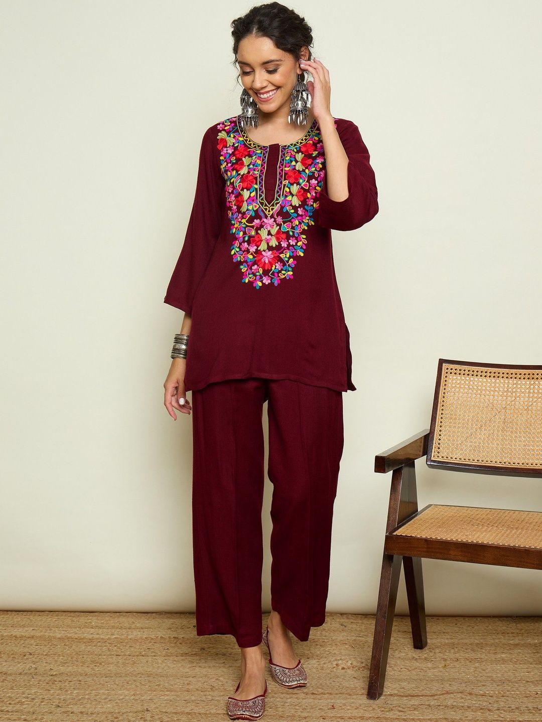 Women Floral Embroidered Woollen Kurta with Trousers