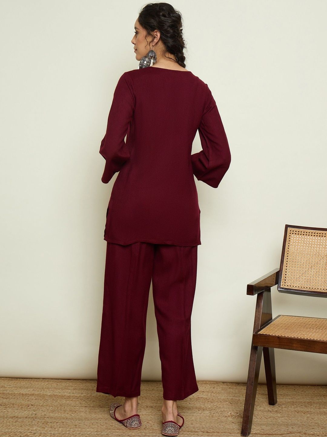Women Floral Embroidered Woollen Kurta with Trousers