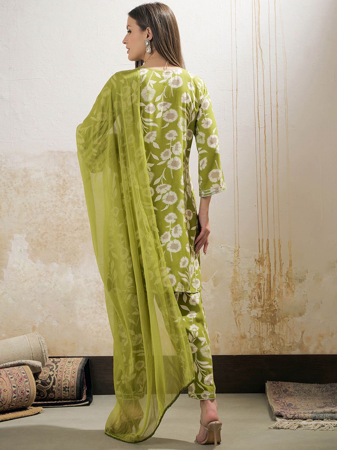 Women Floral Printed Kurta with Trouser & Dupatta