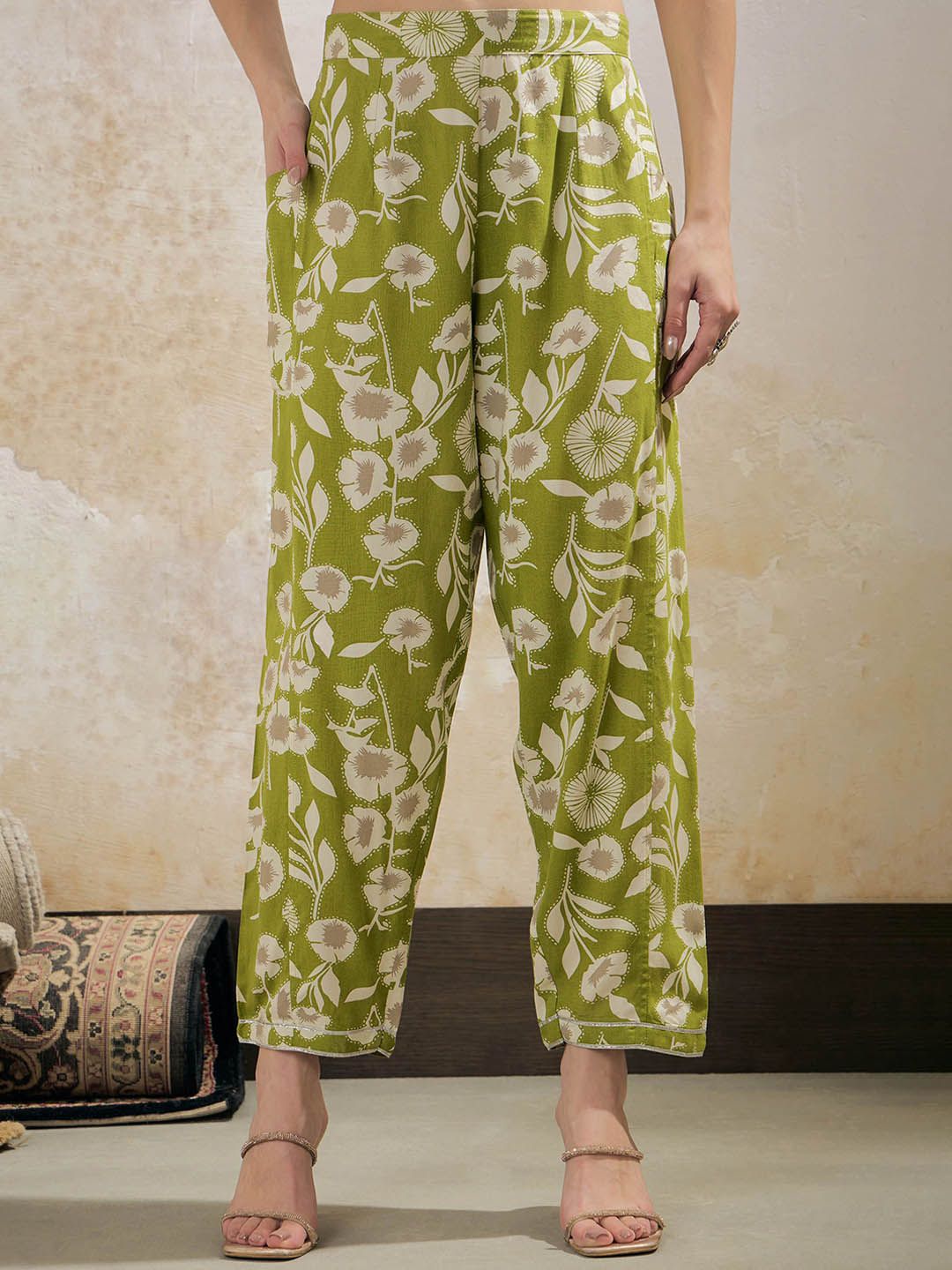 Women Floral Printed Kurta with Trouser & Dupatta